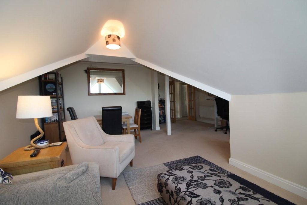 Property photo 3 of 12 Img_1185-Karenparkspc.Jpg