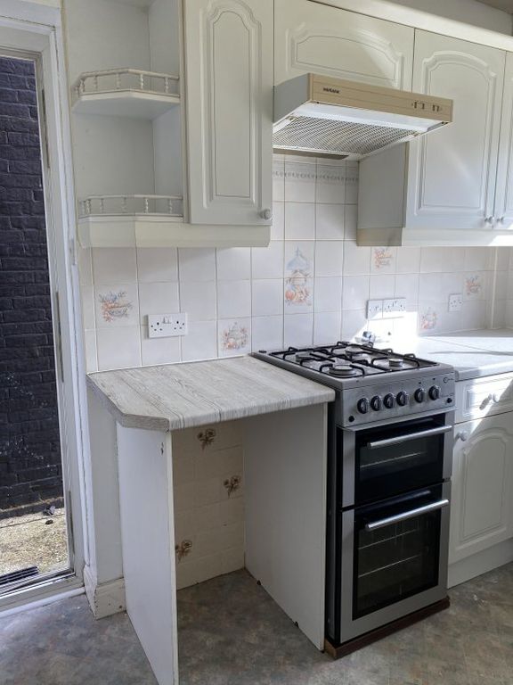 Property photo 2 of 8 Kitchen