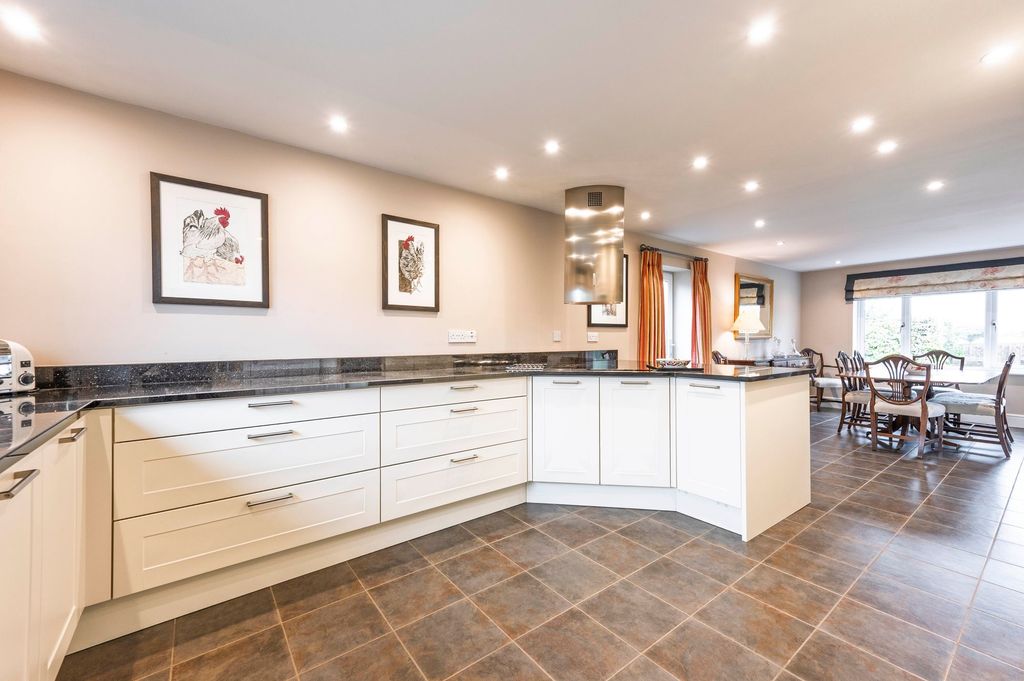 Property photo 3 of 21 Kitchen