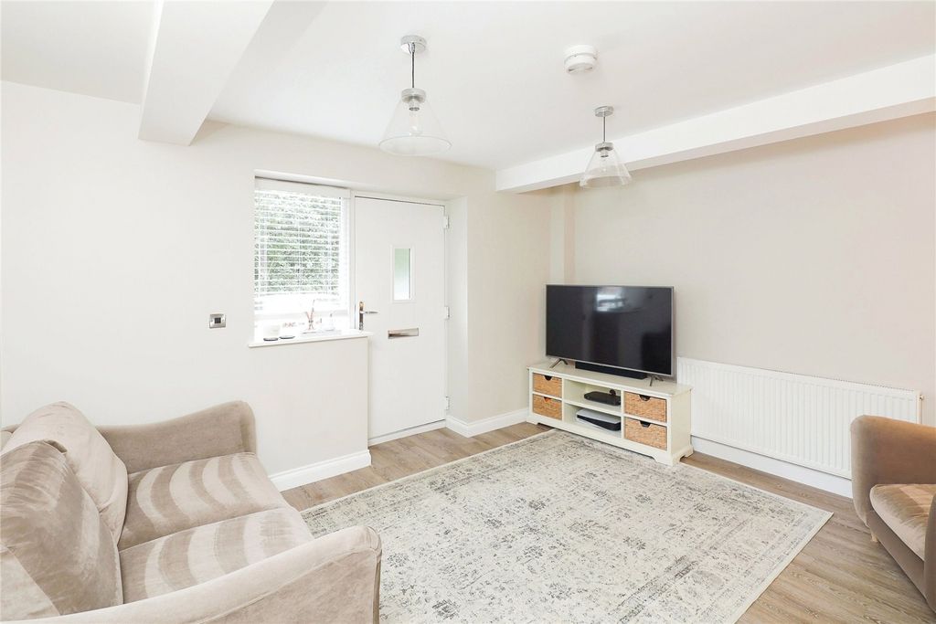 Property photo 2 of 16 Picture No. 18