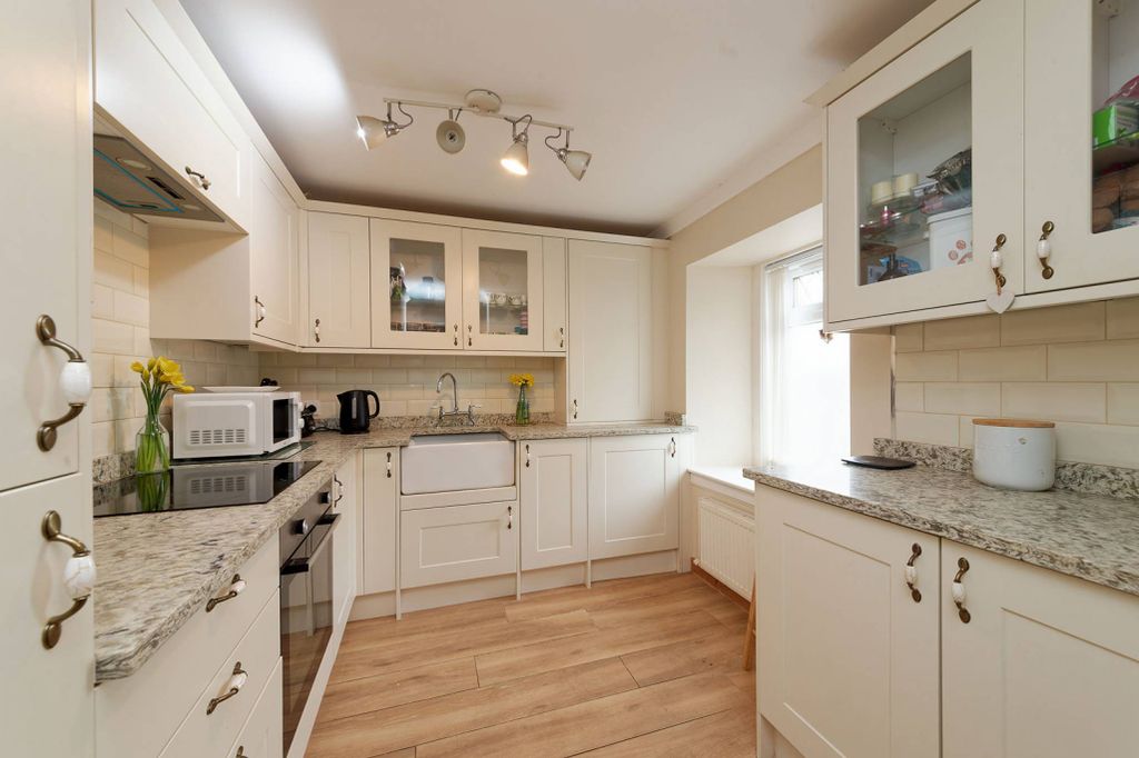 Property photo 3 of 24