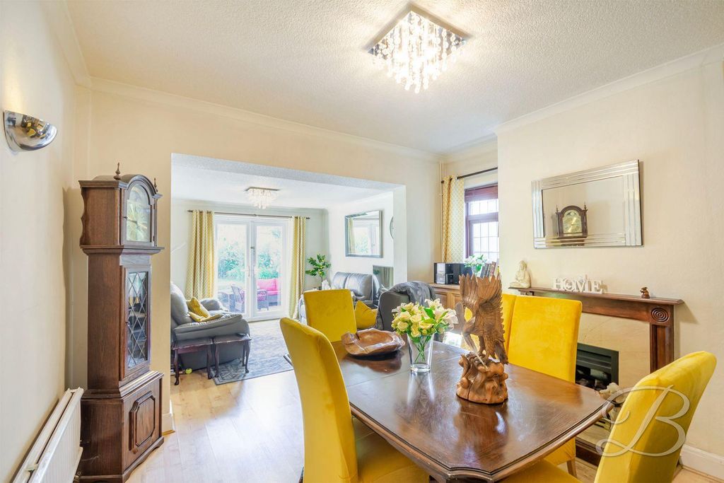 Property photo 3 of 34 Sqwtxb0Q.Jpeg