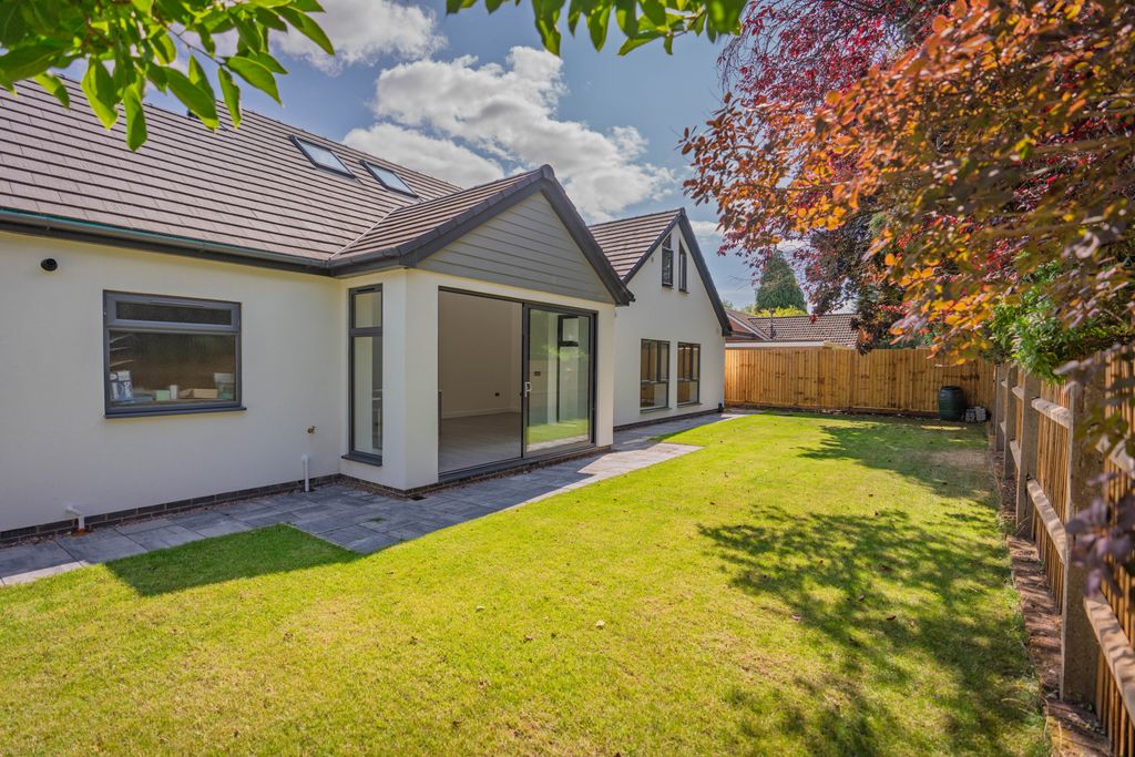 Property photo 3 of 34 Photo-03