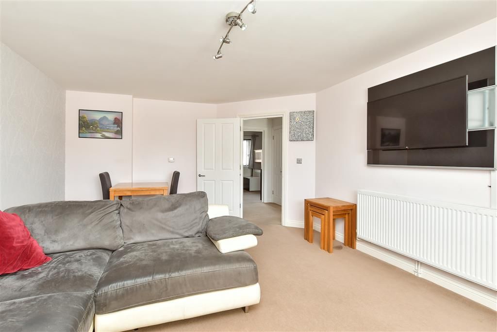 Property photo 3 of 12 Lounge