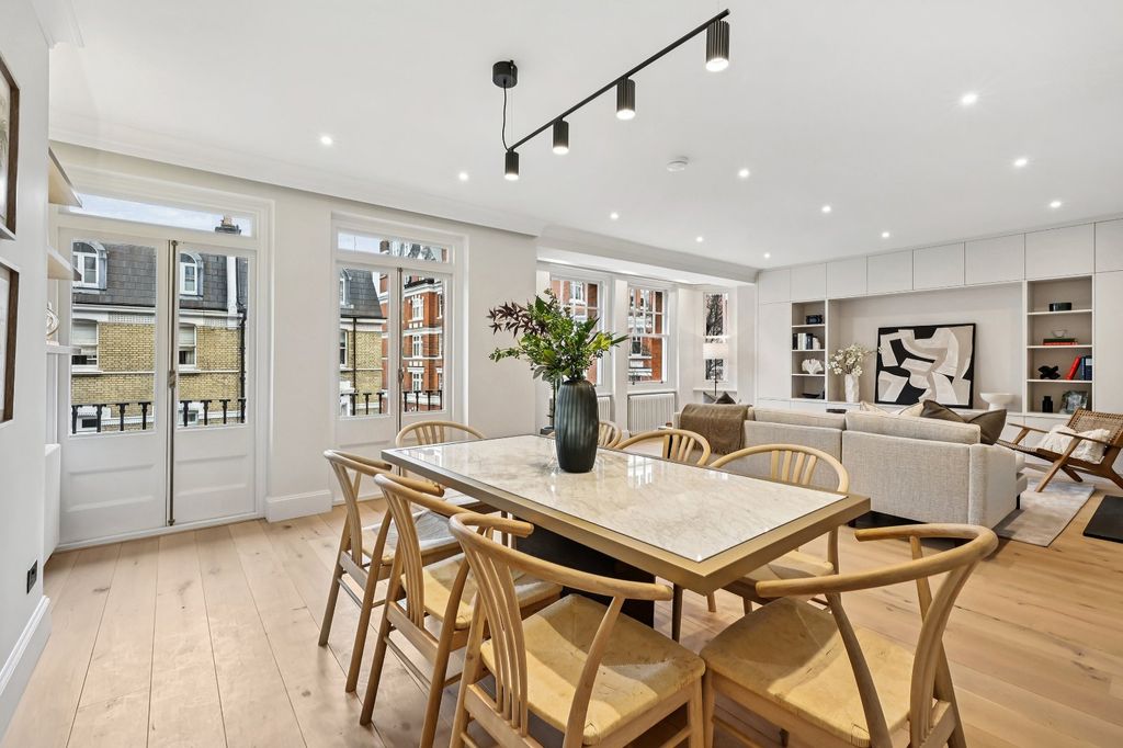 Property photo 2 of 16 Dining Area