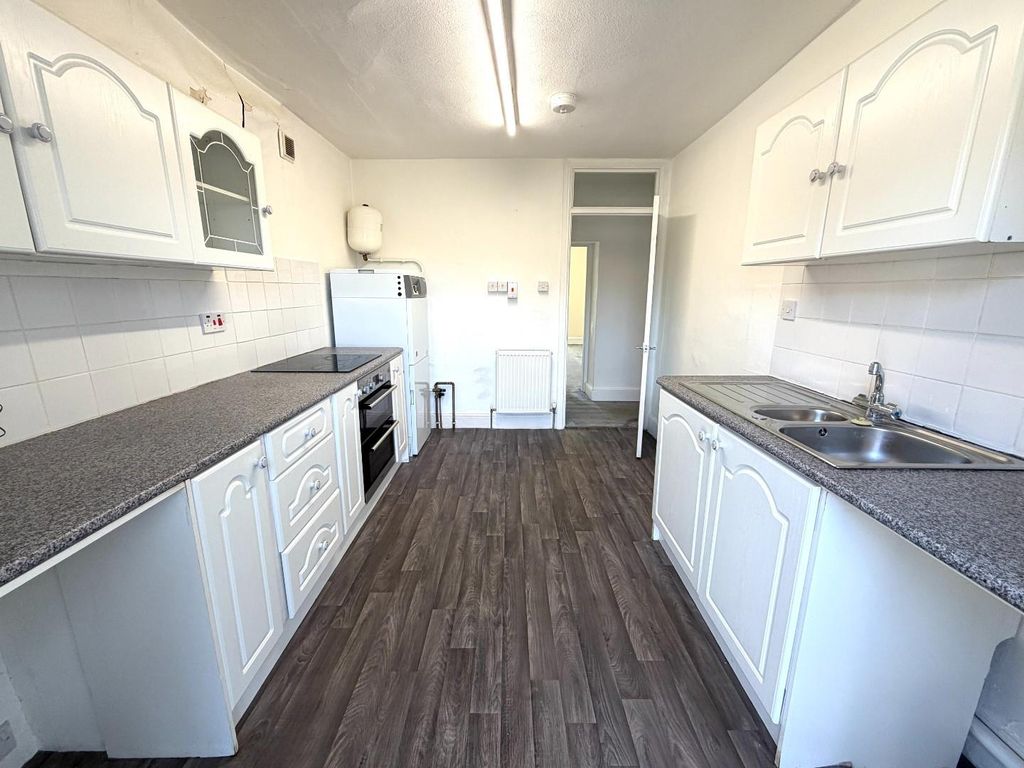 Property photo 2 of 6 Kitchen.Jpg