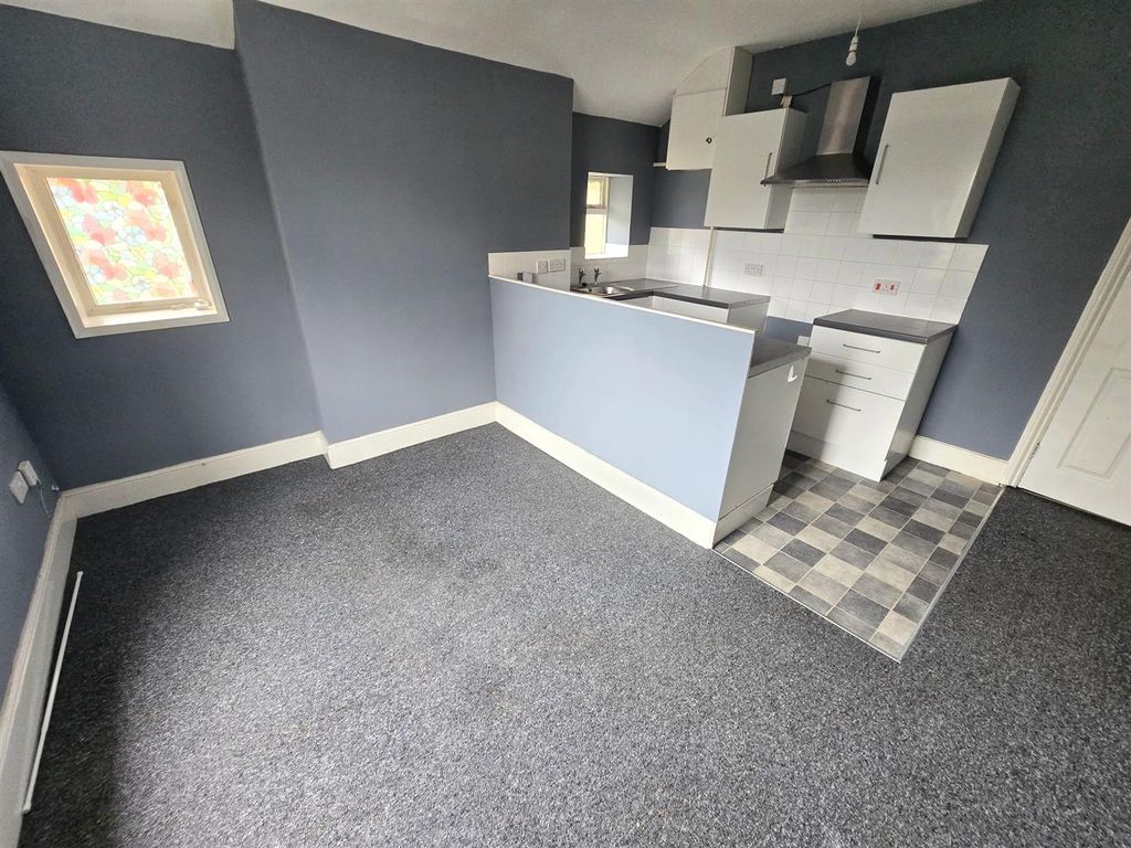 Property photo 3 of 6 Lounge/Kitchen