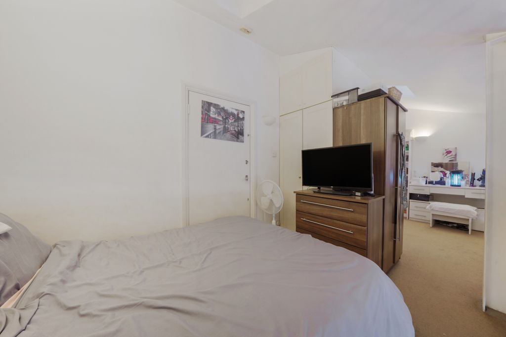 Property photo 2 of 17 Picture No. 11