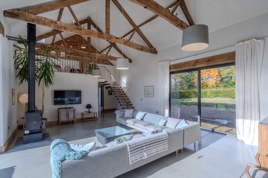 Property photo 3 of 28