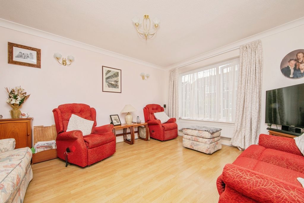 Property photo 2 of 17 Photo