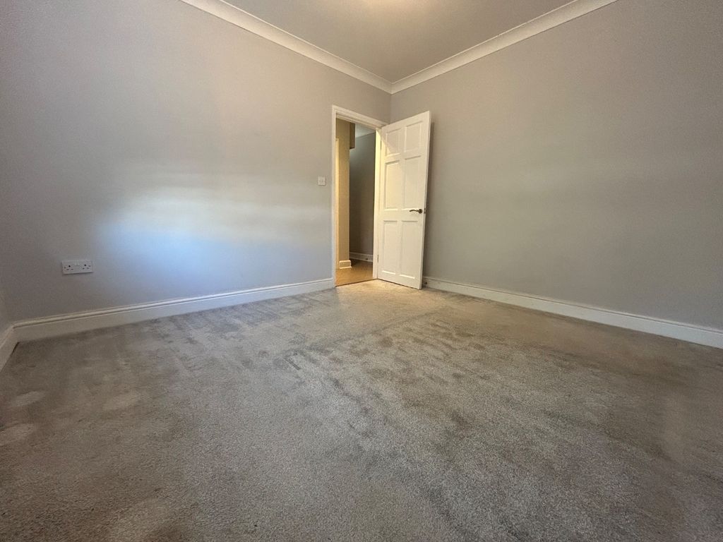 Property photo 3 of 16 4563193