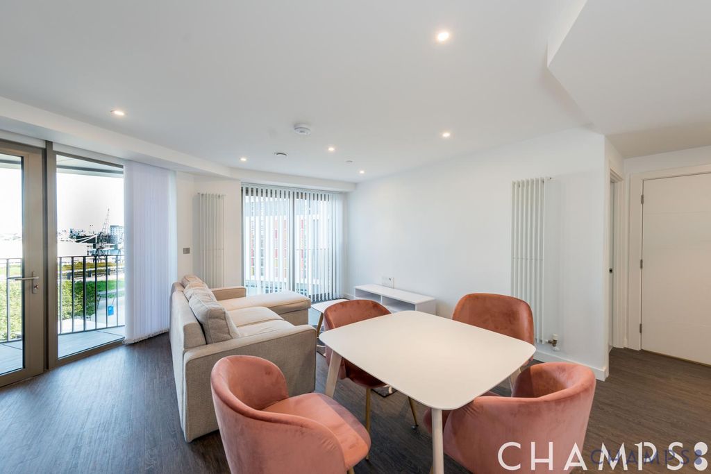 Property photo 3 of 17 Gallery