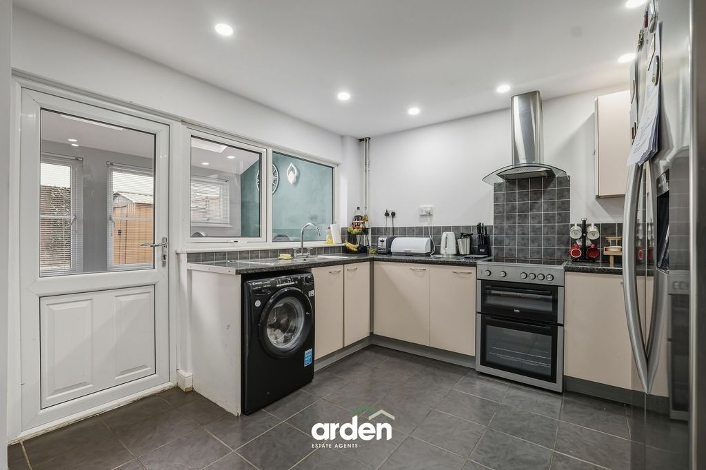 Property photo 3 of 11