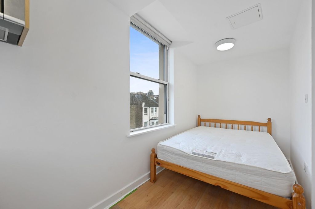 Property photo 2 of 4 Shepherds Bush Road