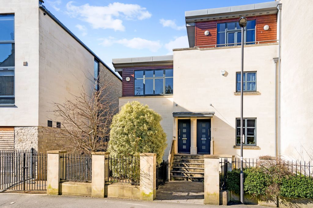 Property photo 2 of 12 Front