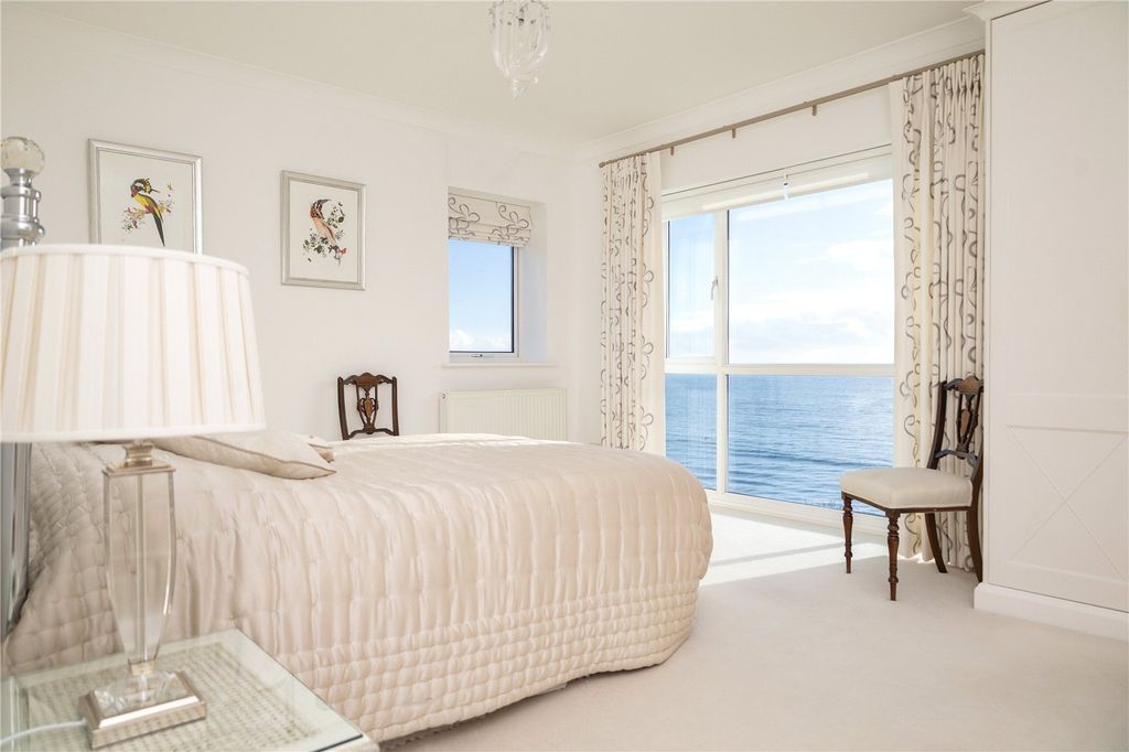 Property photo 3 of 24 Picture No. 12