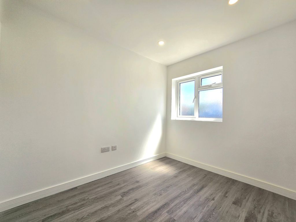 Property photo 3 of 8 3