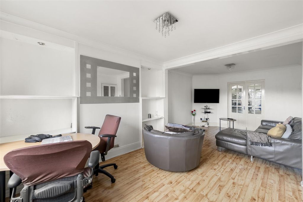 Property photo 2 of 20 1