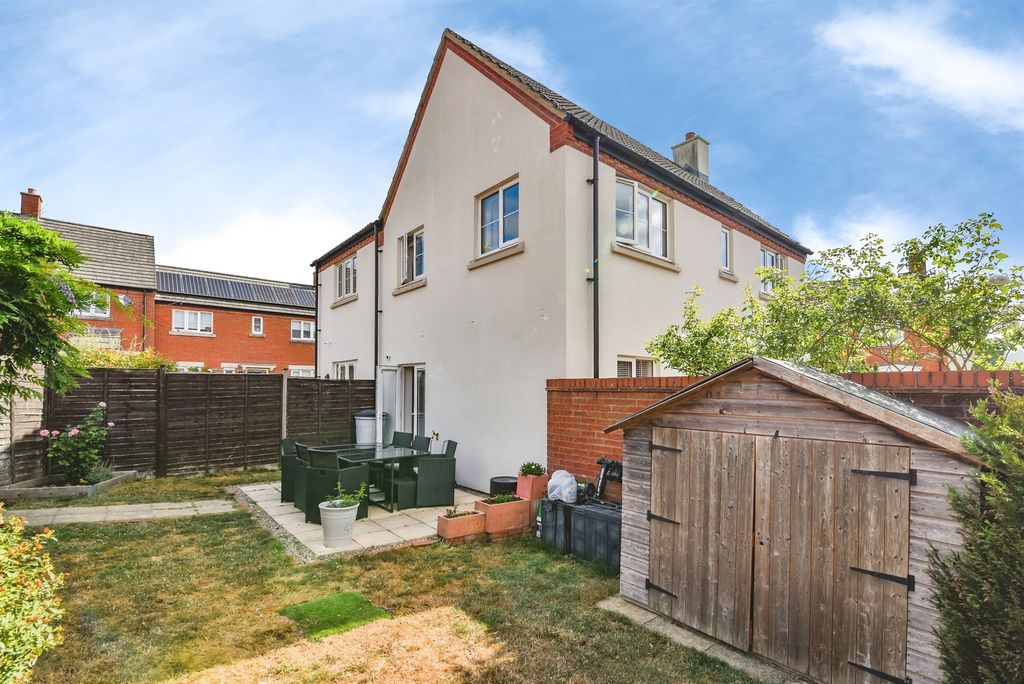 Property photo 2 of 21