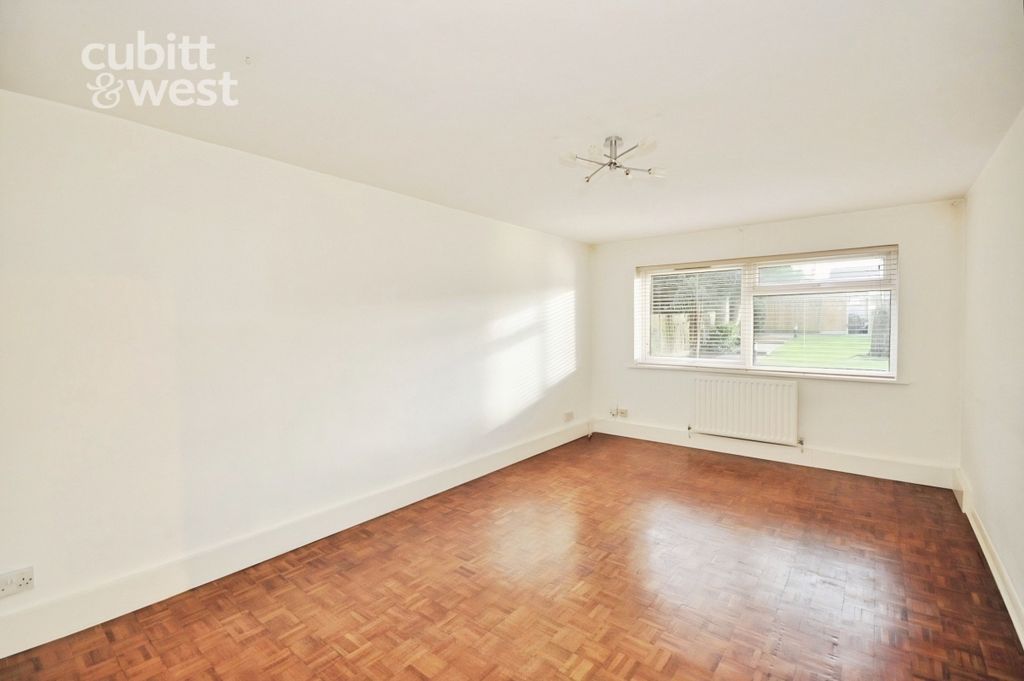 Property photo 2 of 7 94F4F402-x3