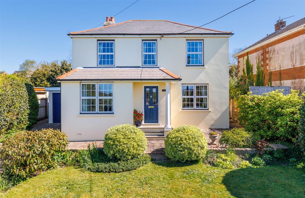 Property photo 2 of 34