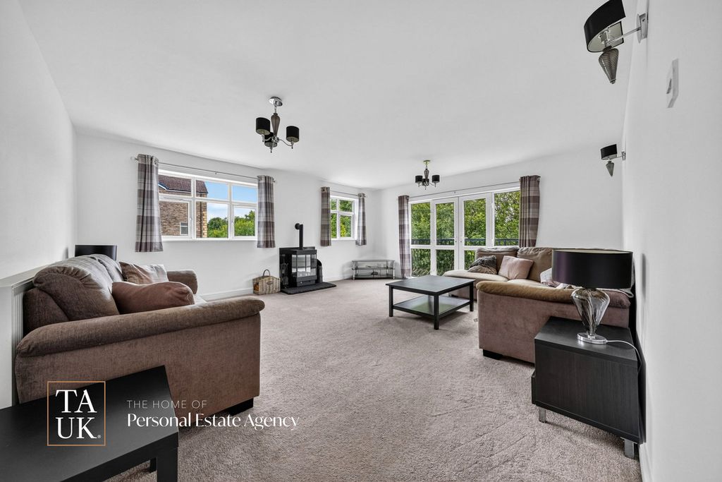 Property photo 2 of 36