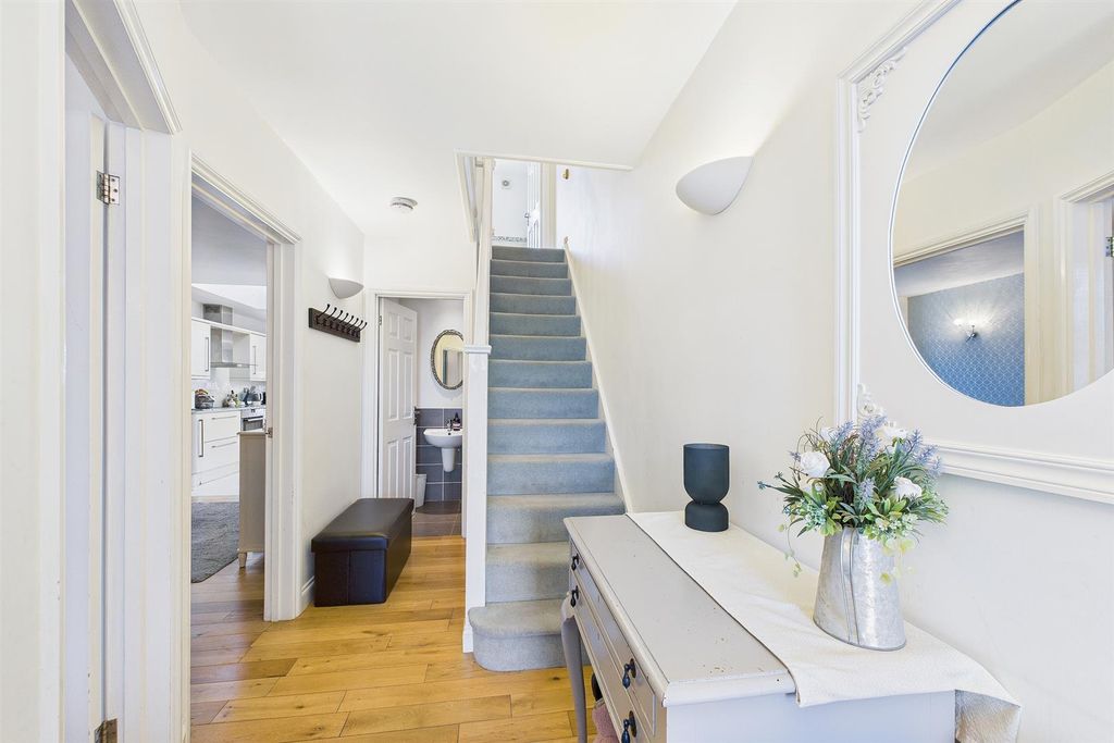 Property photo 3 of 19 Cam03736G0-Pr0212-Still027.Jpg