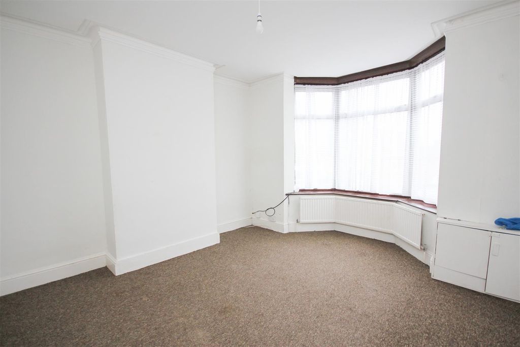 Property photo 2 of 10 Lounge.Jpg