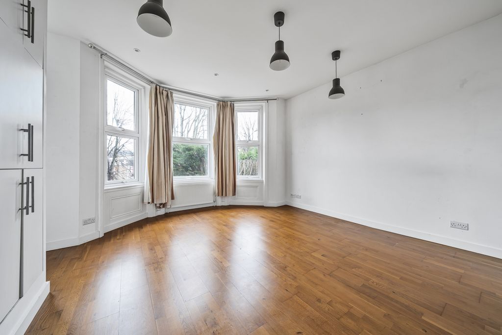 Property photo 2 of 9 Lounge