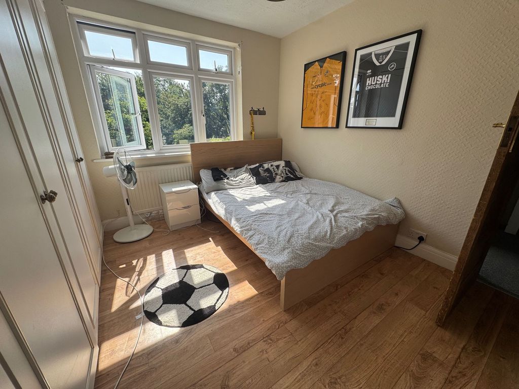 Property photo 2 of 12 Bedroom 2