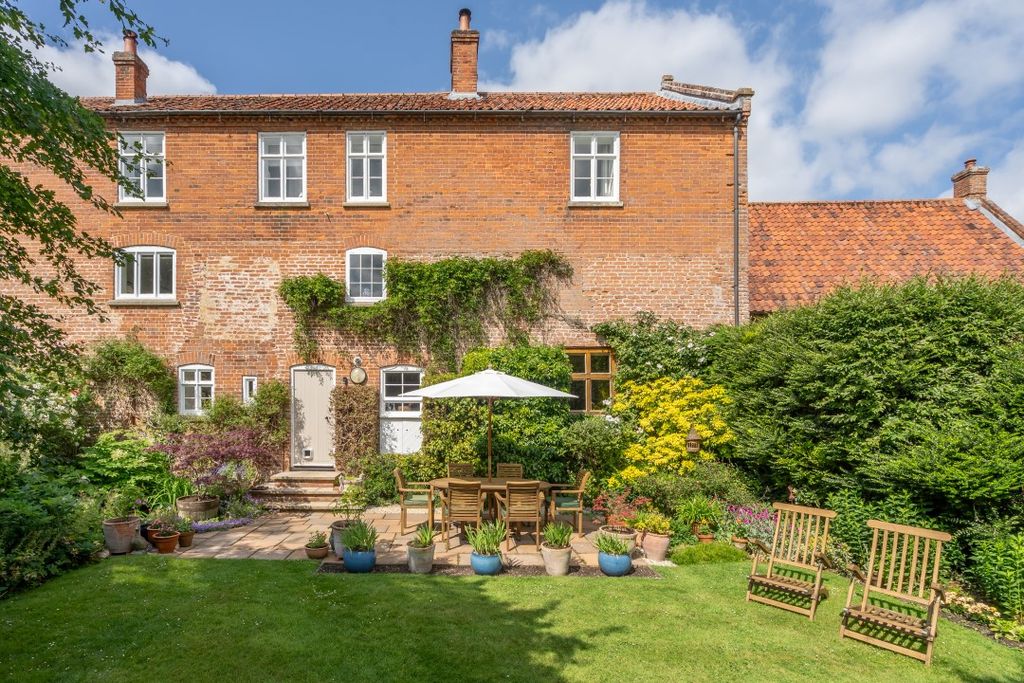 Property photo 2 of 28