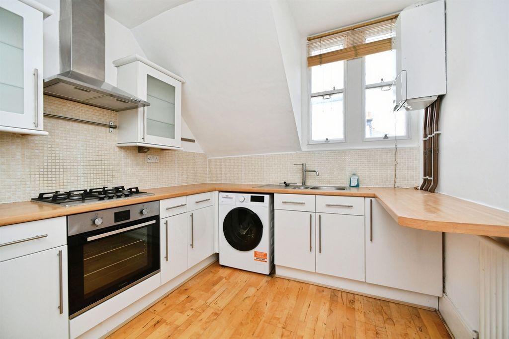 Property photo 2 of 21