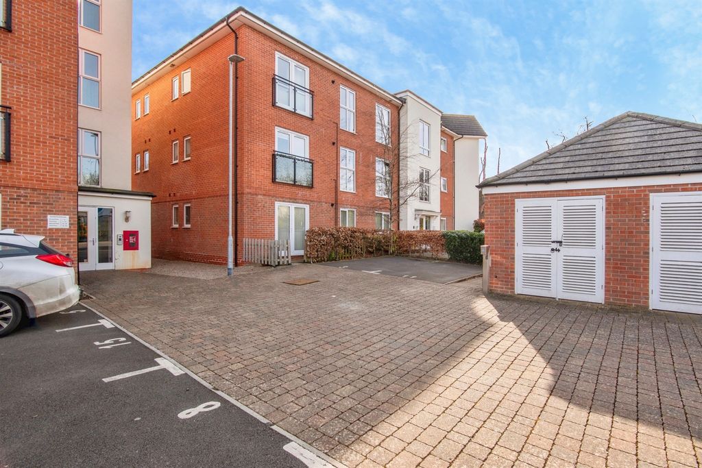 Property photo 1 of 20