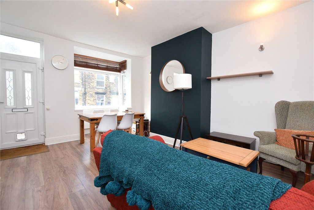 Property photo 3 of 9 Picture No. 06