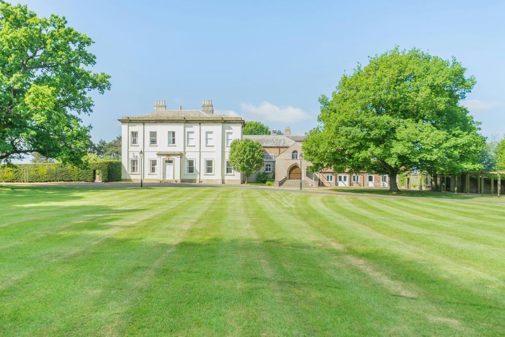 Property photo 2 of 76 8648257Exterior09.Jpg