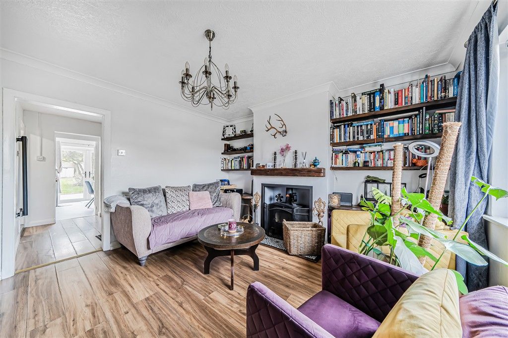 Property photo 3 of 11 Lounge