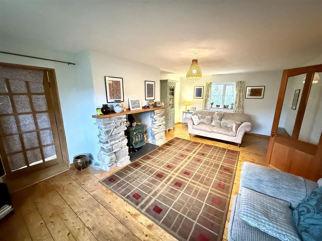 Property photo 3 of 39 Living Room