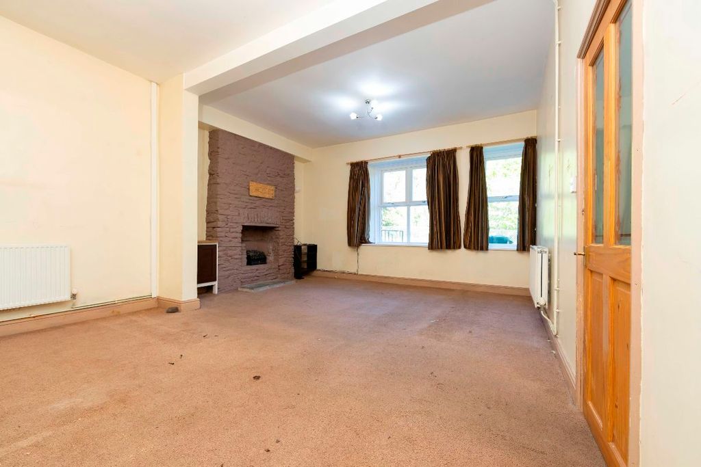 Property photo 3 of 37