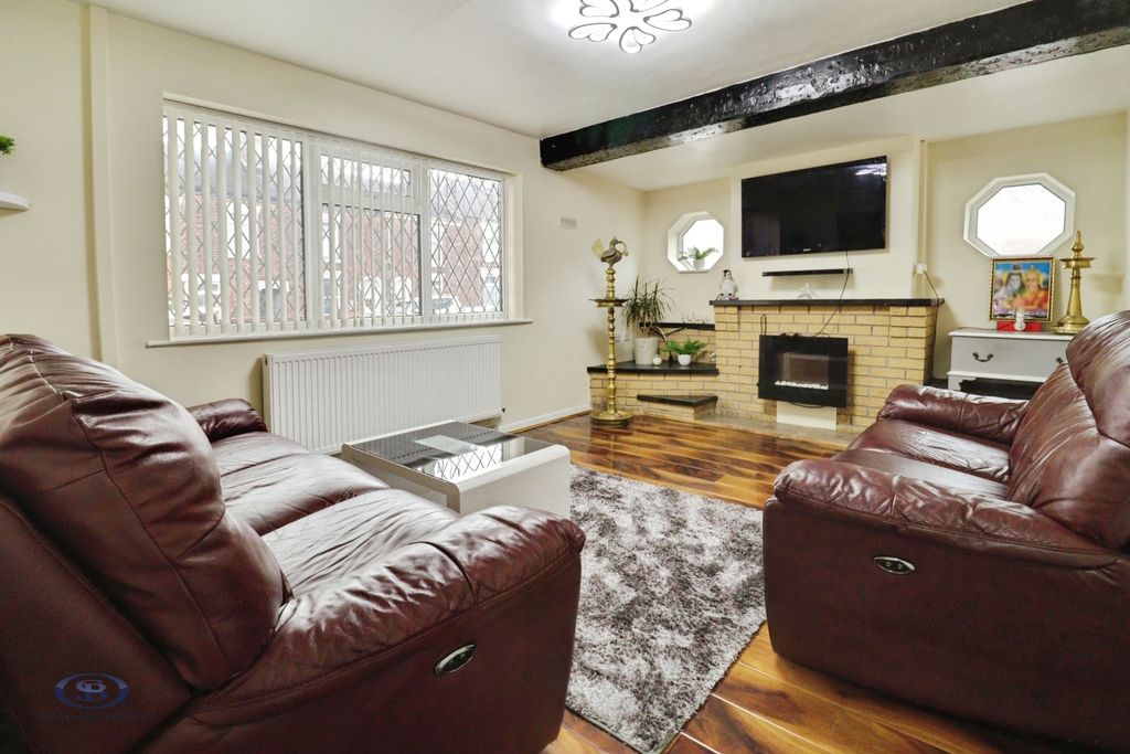 Property photo 3 of 17 Pbox-Img.Jpg