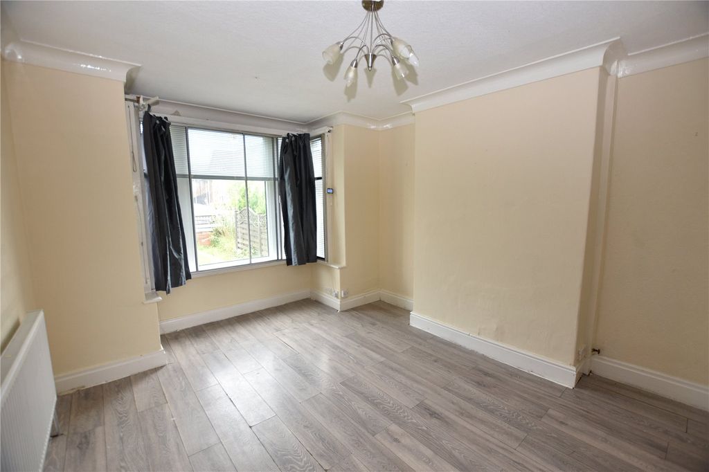 Property photo 2 of 12 Picture No. 37
