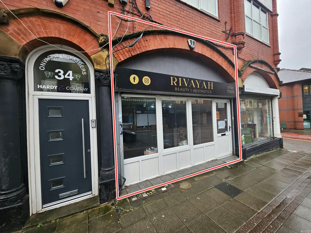 Property photo 1 of 9 32 Market Street - Shop Front.Jpeg