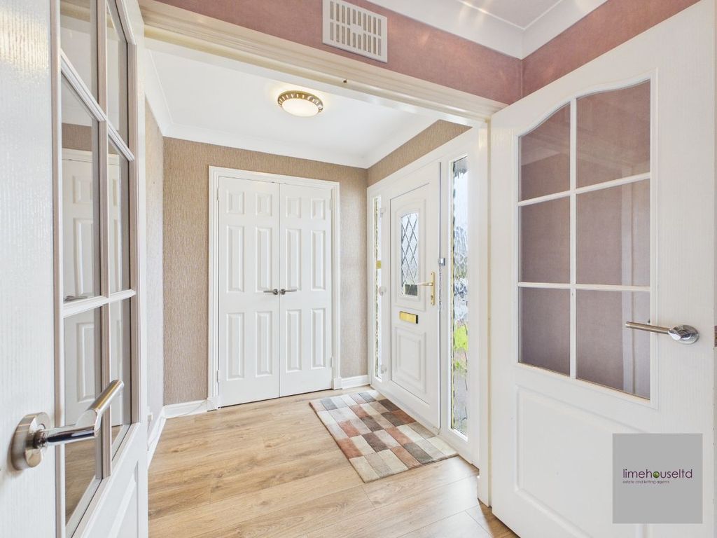 Property photo 2 of 32