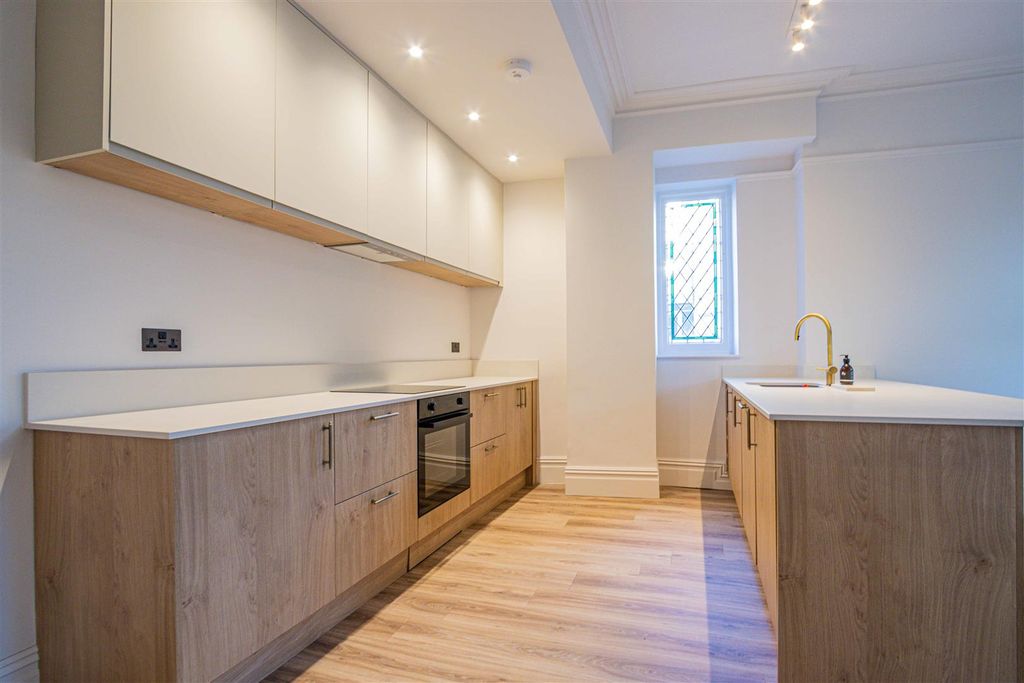 Property photo 2 of 11 Img-4.Jpg