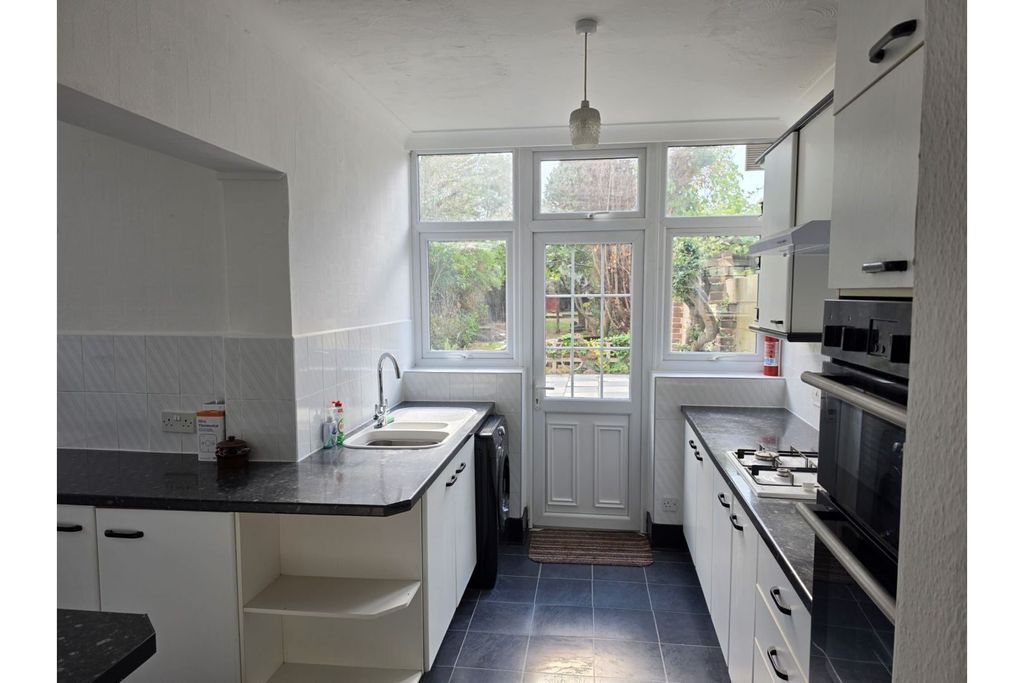 Property photo 3 of 25