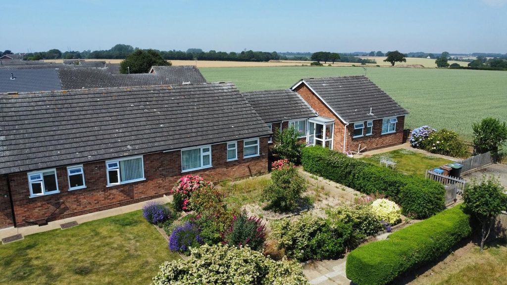 Property photo 1 of 19 2 Bedroom Bungalow For Sale - Old Felixstowe - Wainwrights