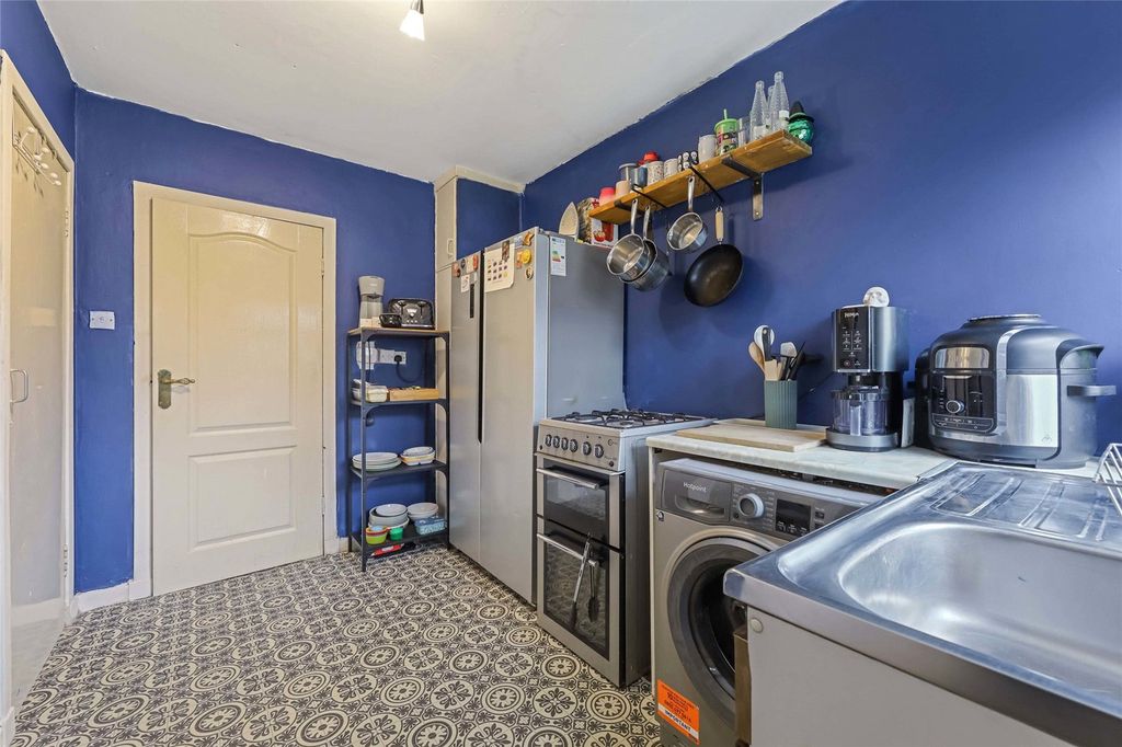 Property photo 3 of 14 Kitchen