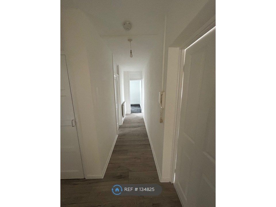 Property photo 3 of 18 Hall