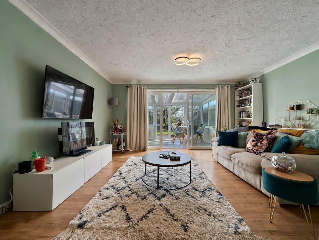 Property photo 2 of 16 Lounge.Jpg