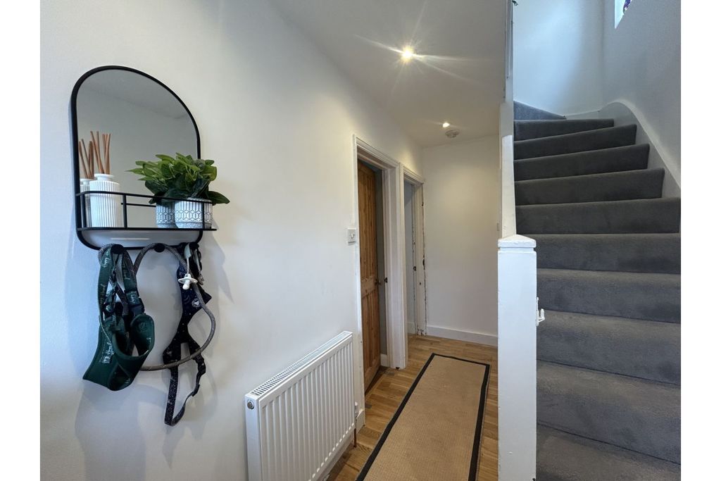 Property photo 2 of 16 Entrance Hallway