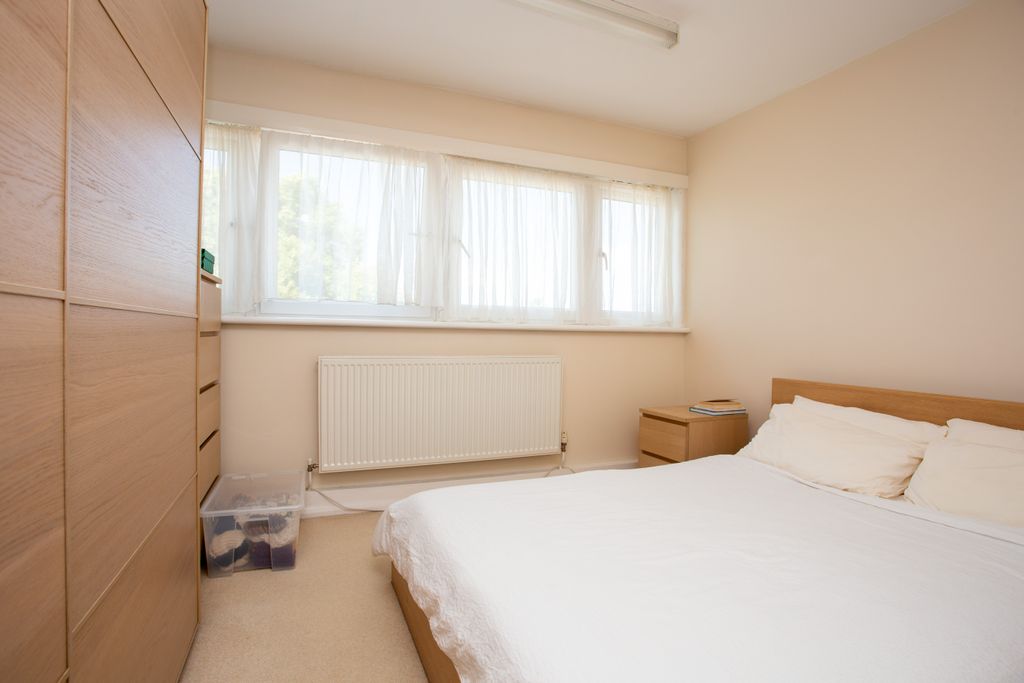 Property photo 2 of 7 162 Acacia Rd-10.Jpg